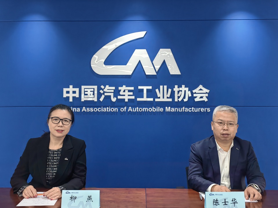 媒体管家|燃油车打不过新能源汽车?1—10月传统燃料乘用车国内销量同比下降20.5%