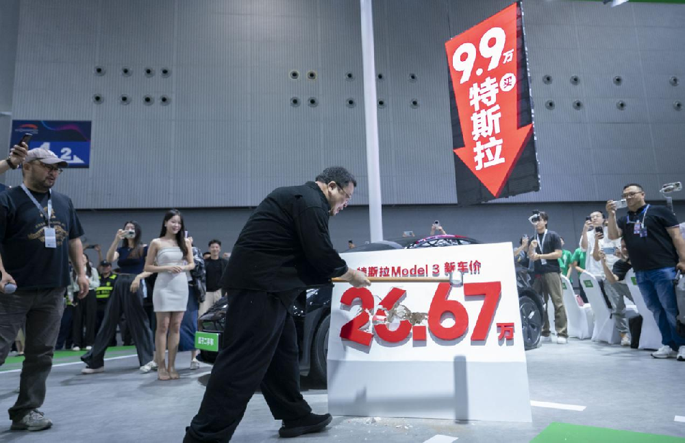 媒体管家|9.9万元买特斯拉?罗永浩化身瓜子二手车“首席砸价官”