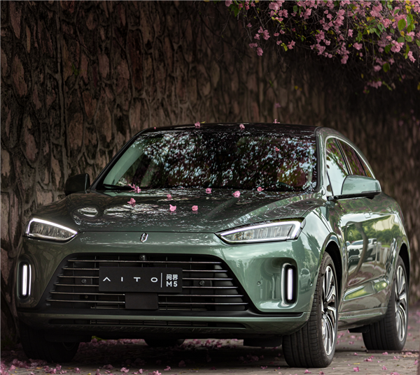 体验超越传统豪华燃油车 AITO问界M5为何能平替BBA?