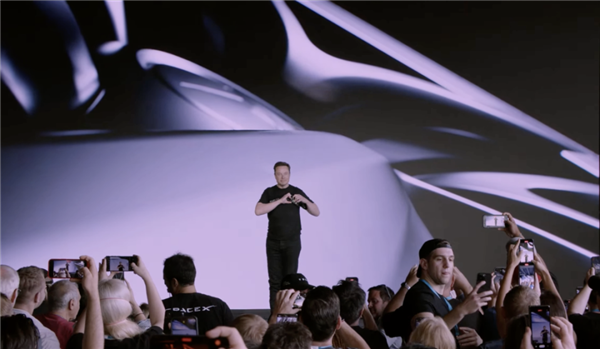 马斯克疯狂画饼！新车年销500万 机器人能卖100亿个