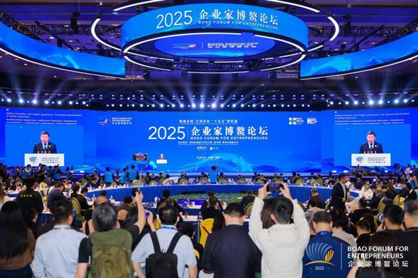 科大讯飞AI翻译亮相2025企业家博鳌论坛 人工智能国家队实力护航全球对话