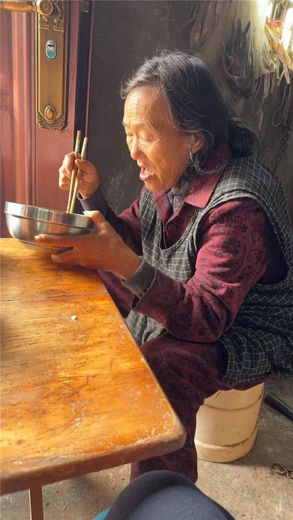 抖音寻人助力走失50年阿婆回家  志愿者：科技寻人已成新常态