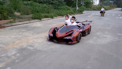 给孩子买豪车就差2个亿怎么办？用电锯做了一辆！