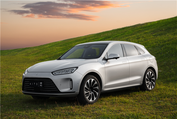 体验超越传统豪华燃油车 AITO问界M5为何能平替BBA？