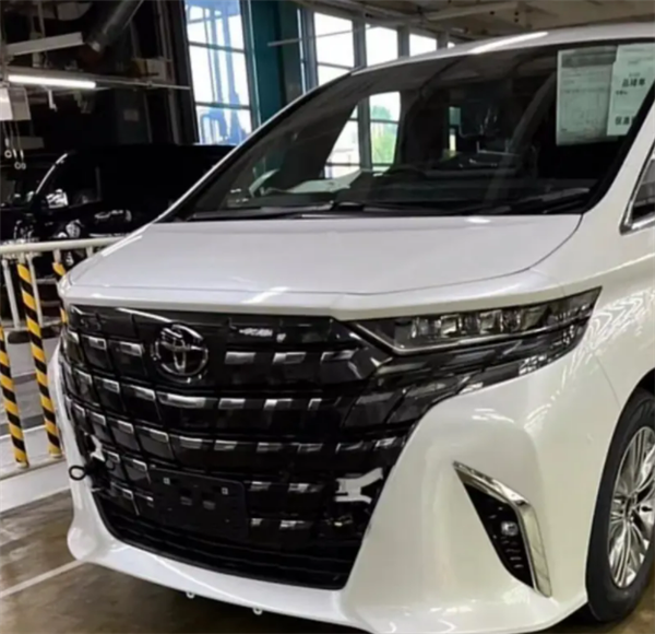 100万的“大面包” 新一代丰田埃尔法实车首曝：不加价别想买