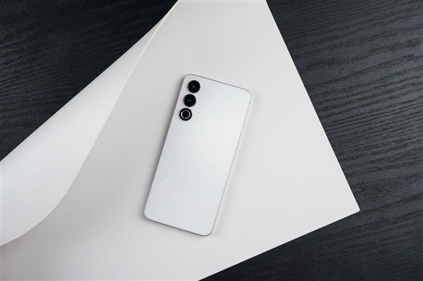 纯白机身 颜值天花板！魅族20告白礼盒上架：3199元起