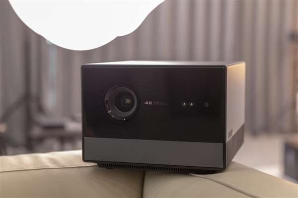 投影仪树脂镜头和玻璃镜头的区别在哪？当贝F6全玻璃避免热虚焦 更值得入手