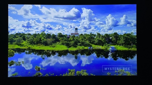 投影仪树脂镜头和玻璃镜头的区别在哪？当贝F6全玻璃避免热虚焦 更值得入手