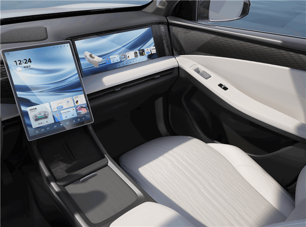 满油满电续航1370公里 加速7秒内！吉利银河L7上市：13.87万起