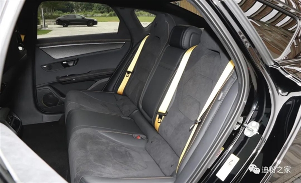 用上“最黑的黑” 比亚迪汉DM-p战神版实拍：3.7秒加速的性能怪兽