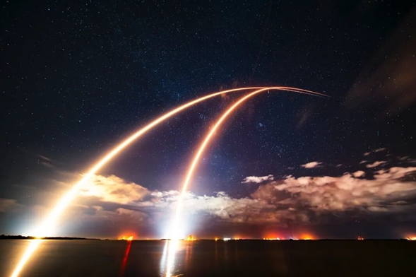 马斯克谈每年发射100万吨AI卫星：大规模运行AI最低成本方式