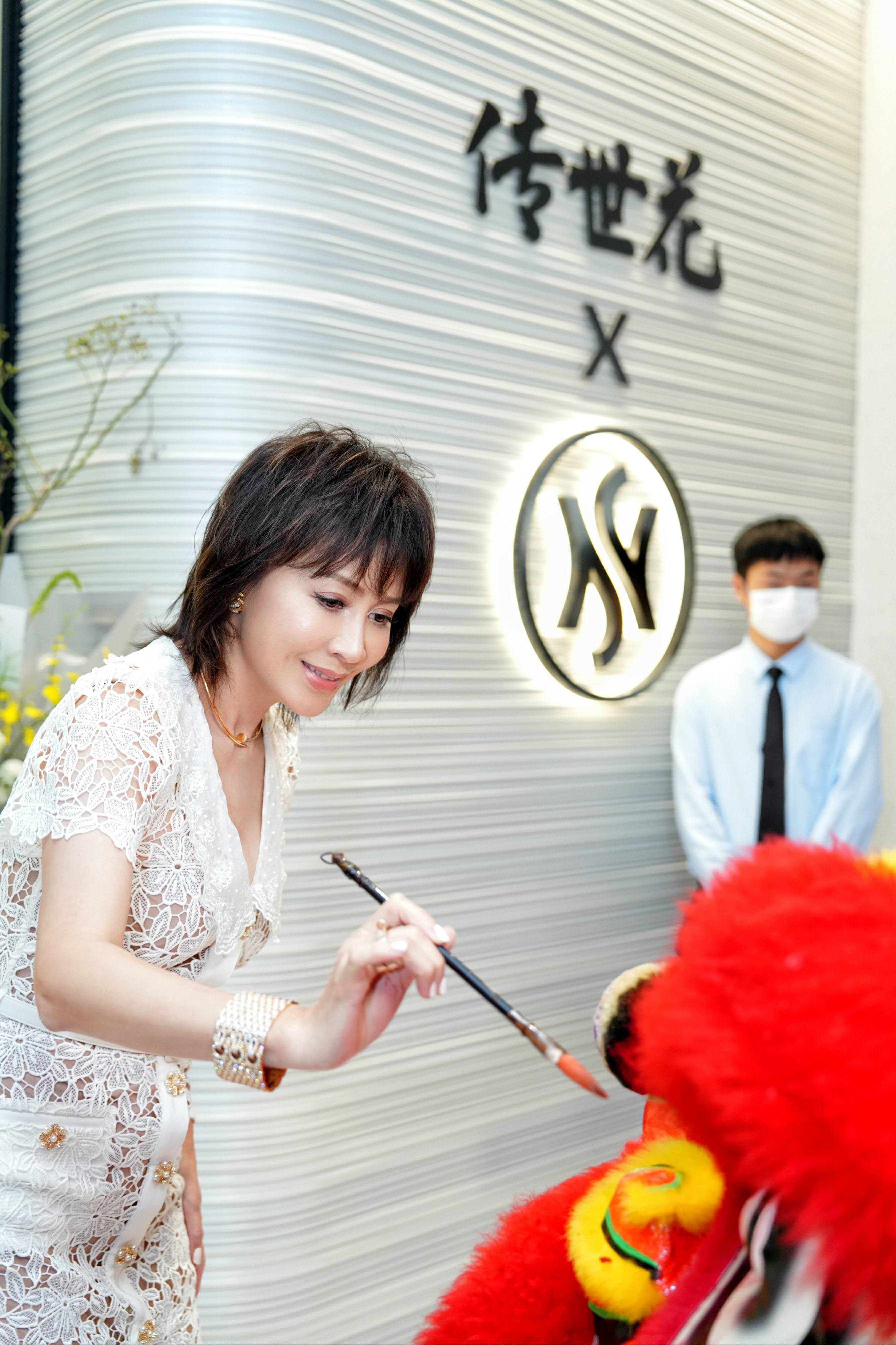 刘嘉玲亲临 赫本西施与传世花联名旗舰店璀璨启业(图6)