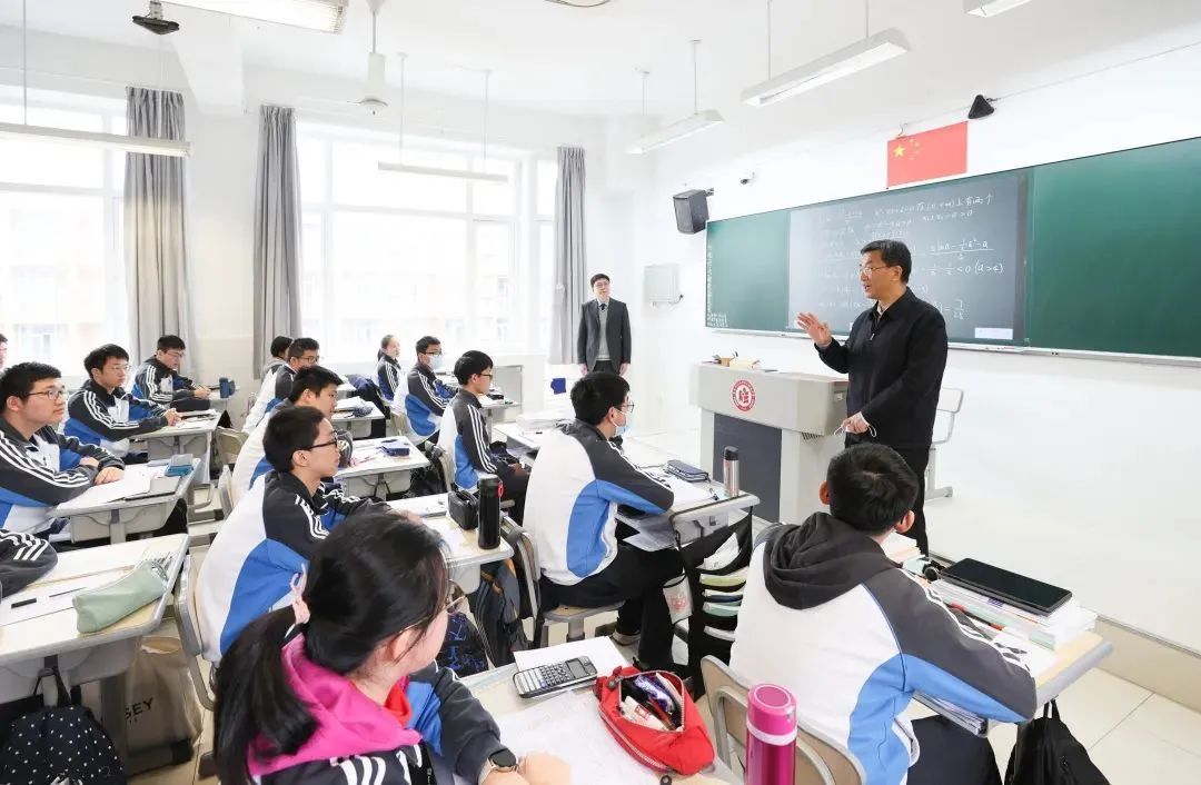 不打招呼，部长直奔现场调研，发现了问题……